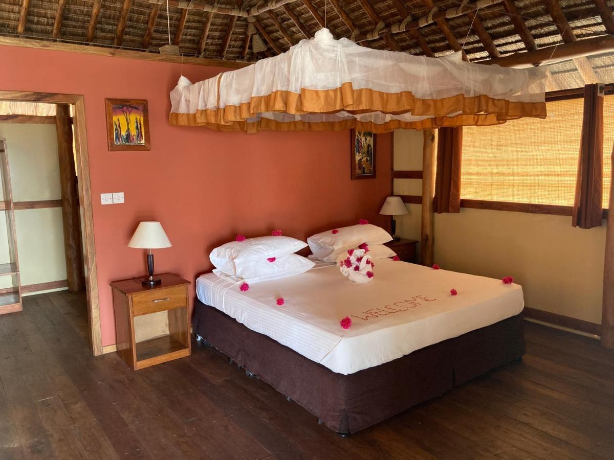 Barry'S Beach Resort Mkwaja Bagian luar foto