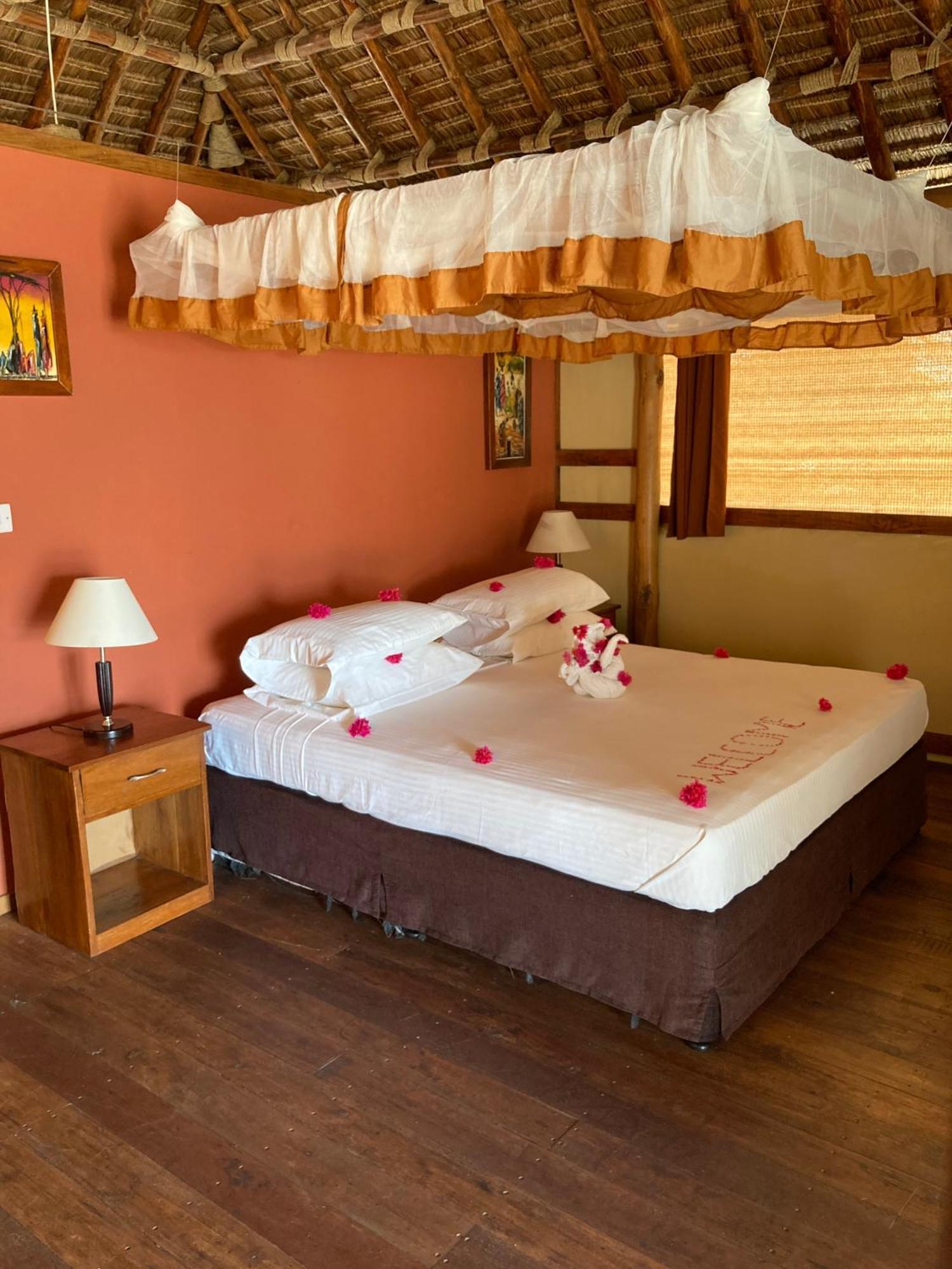 Barry'S Beach Resort Mkwaja Bagian luar foto