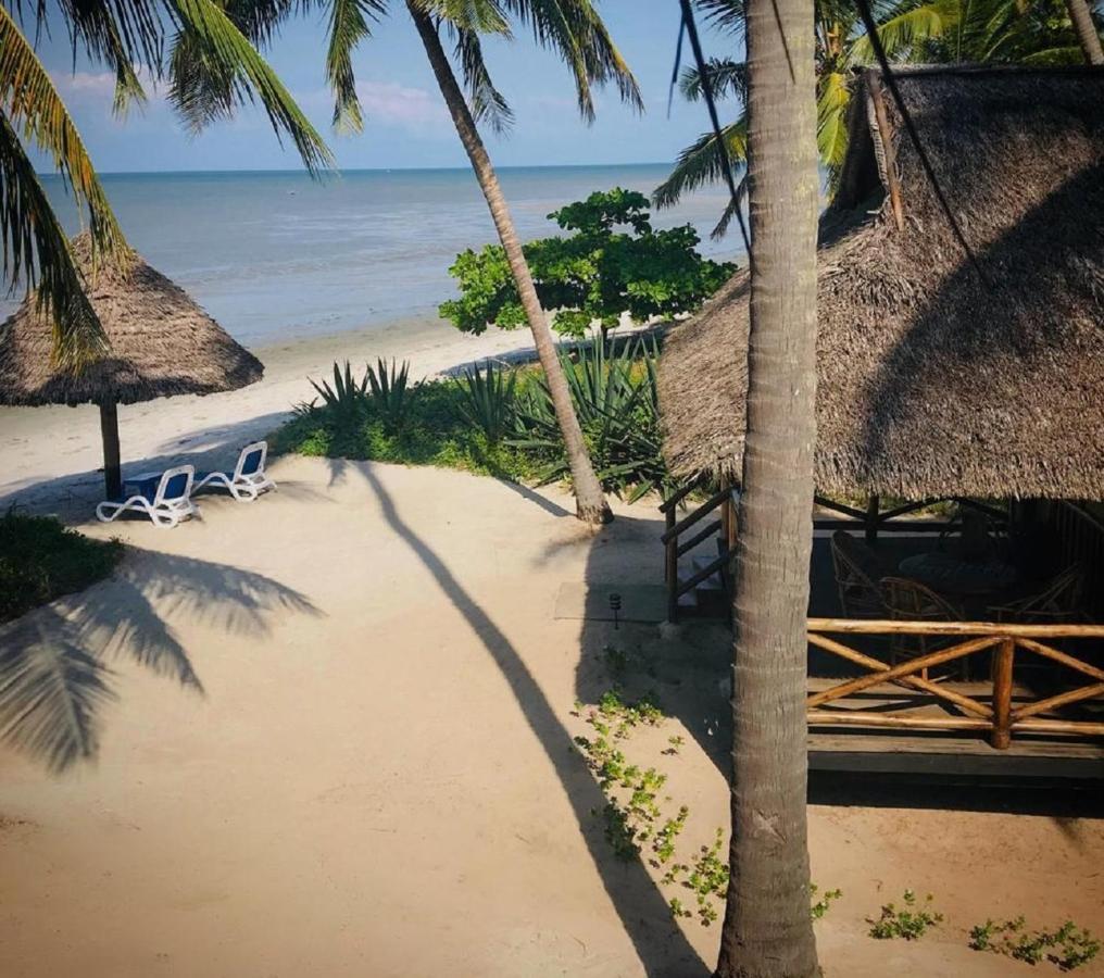 Barry'S Beach Resort Mkwaja Bagian luar foto