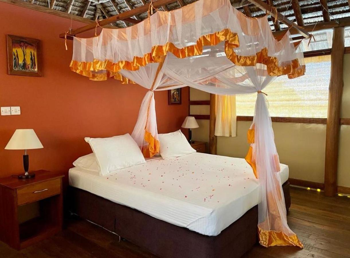 Barry'S Beach Resort Mkwaja Bagian luar foto