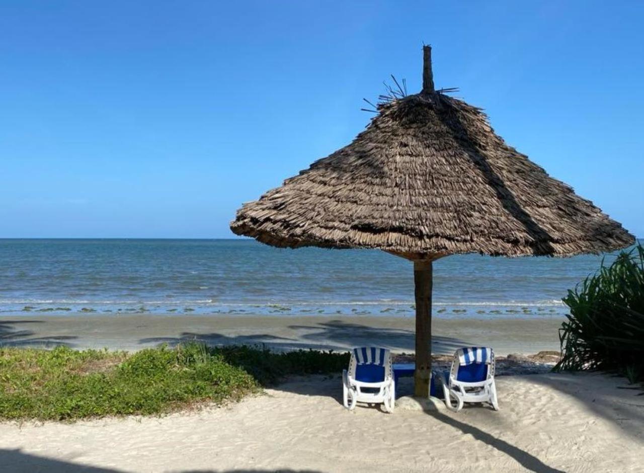 Barry'S Beach Resort Mkwaja Bagian luar foto