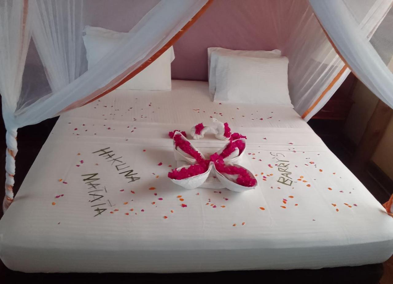 Barry'S Beach Resort Mkwaja Bagian luar foto