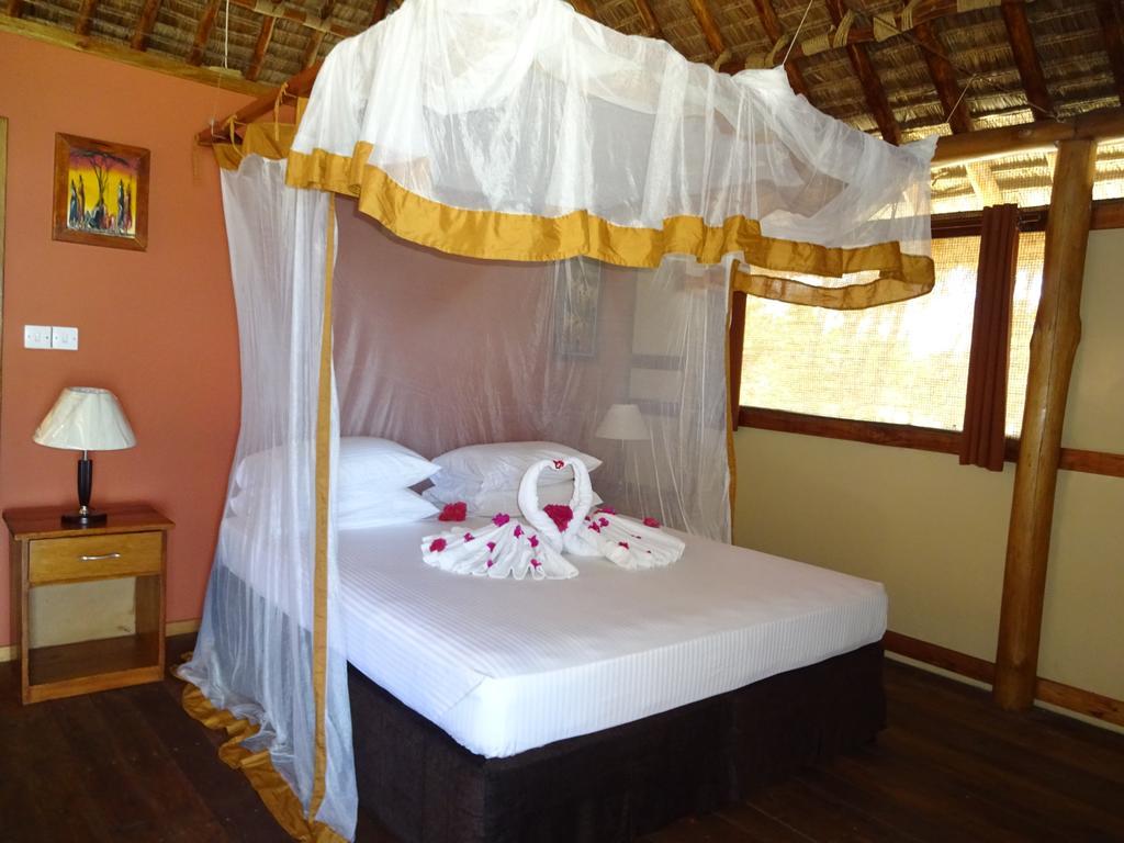 Barry'S Beach Resort Mkwaja Bagian luar foto