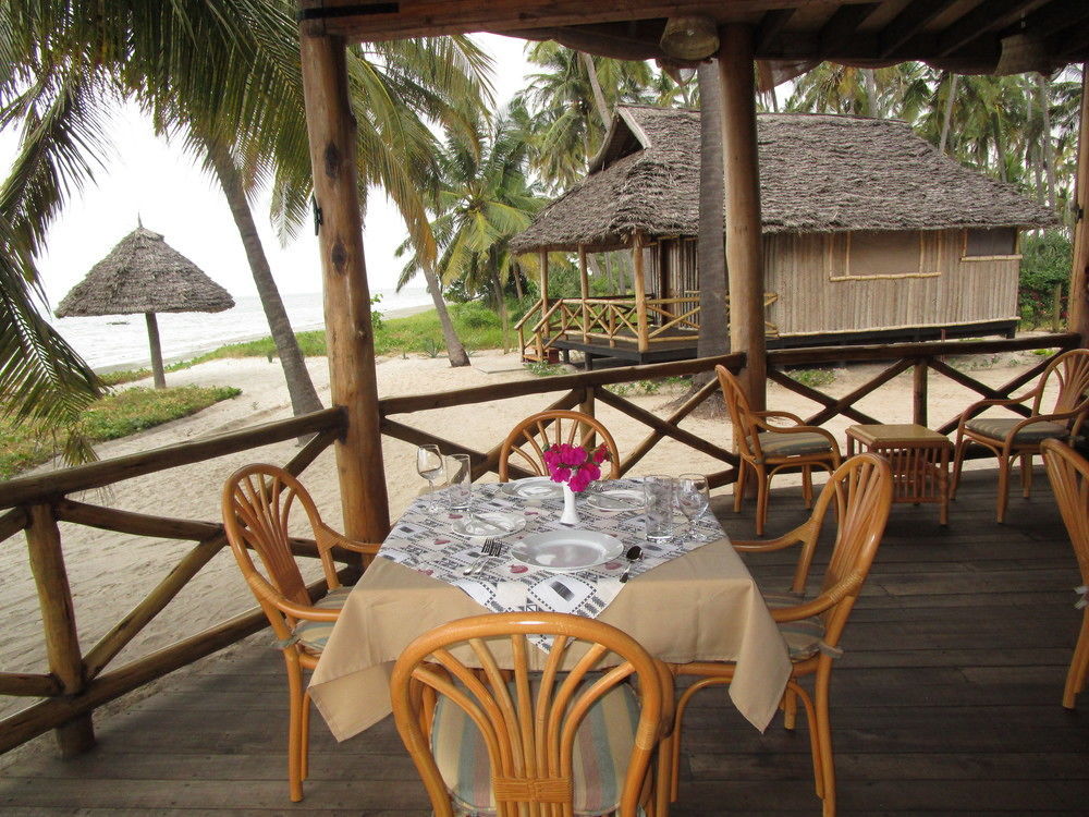 Barry'S Beach Resort Mkwaja Bagian luar foto
