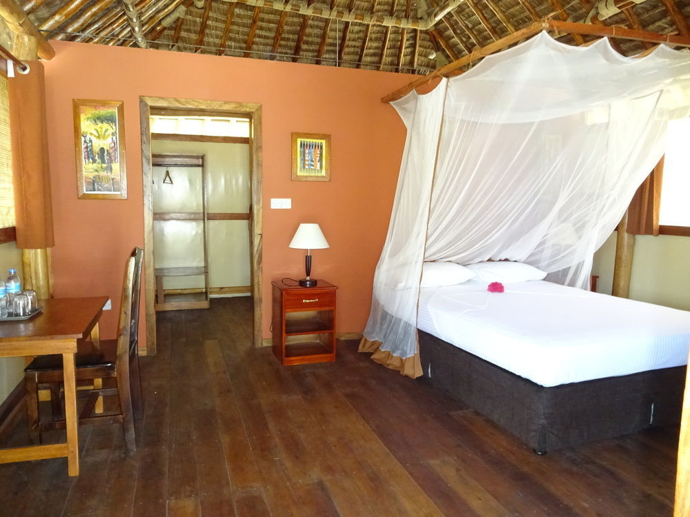 Barry'S Beach Resort Mkwaja Bagian luar foto