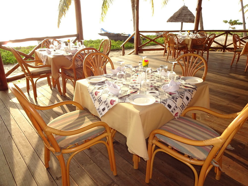 Barry'S Beach Resort Mkwaja Bagian luar foto